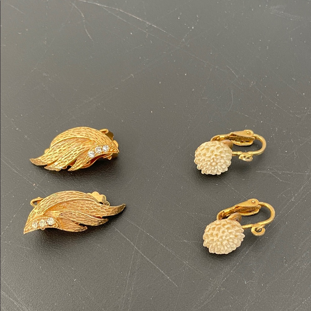 Pair Elegant Gold tone Earrings. Mid century. Unique carved flower. Rhinestones.